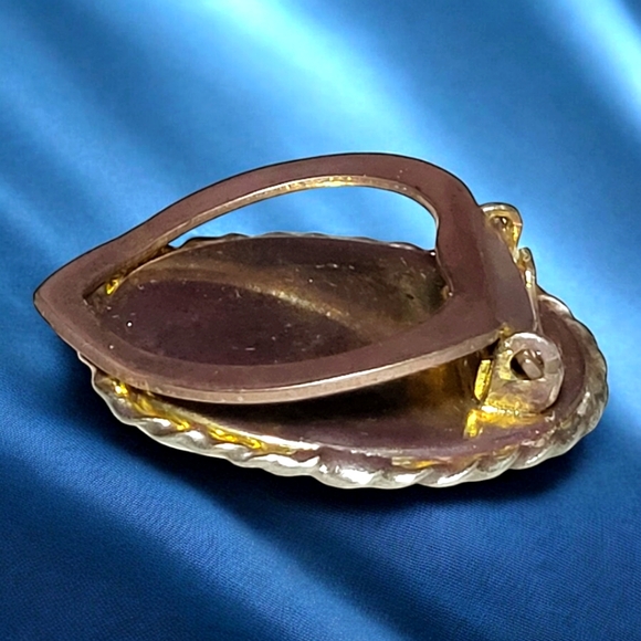 Vintage Resin Cameo Scarf Clip - Picture 6 of 6